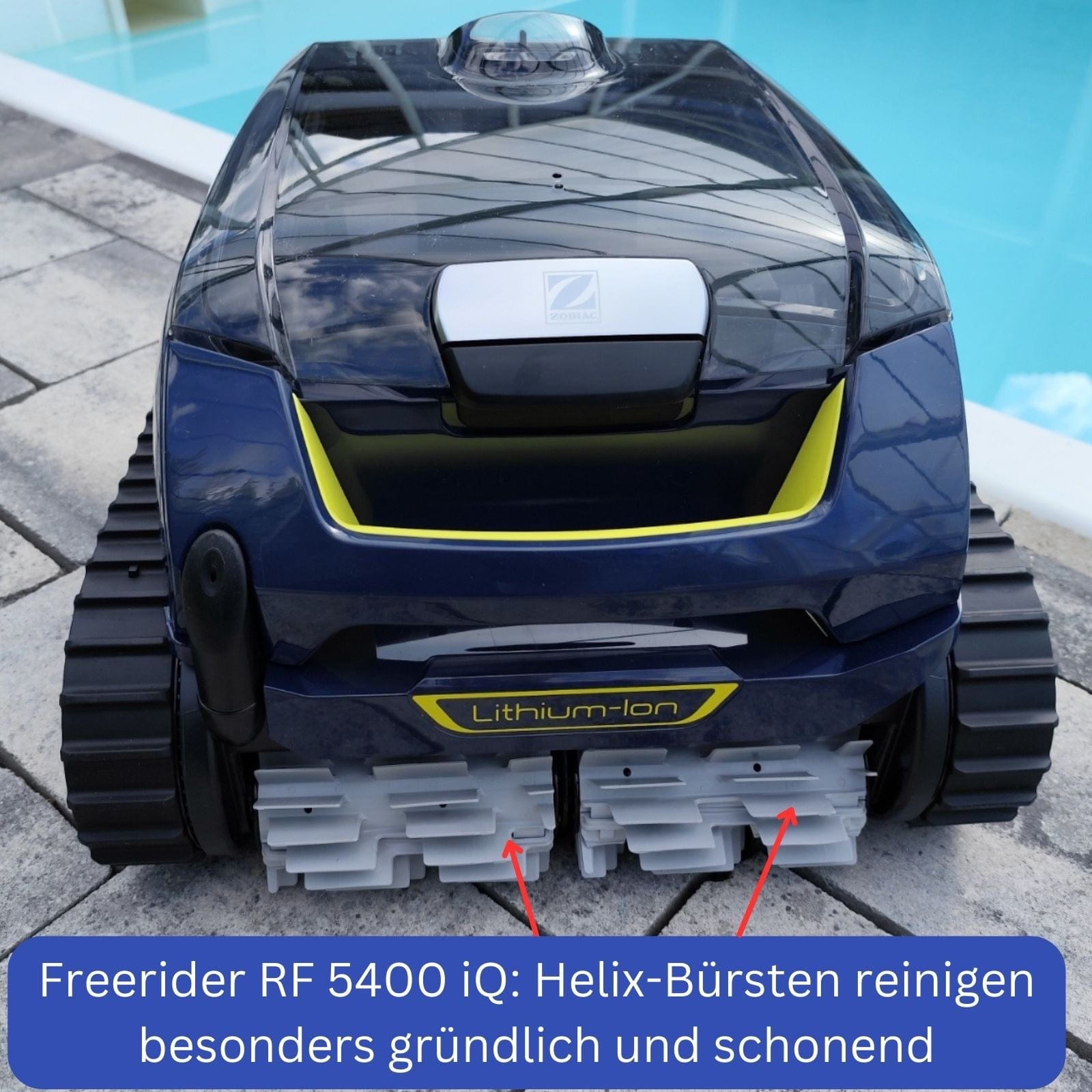 Zodiac Freerider RF 5400 iQ reinigt gruendlich mit Helix-Buersten